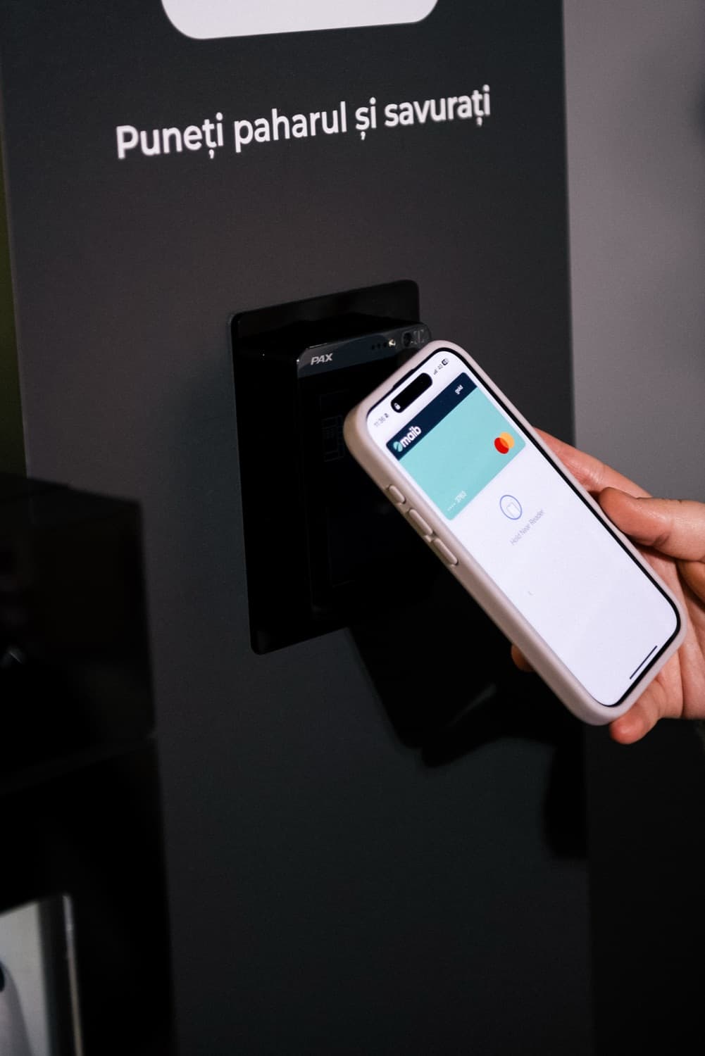 Plată contactless cu telefonul la terminalul integrat